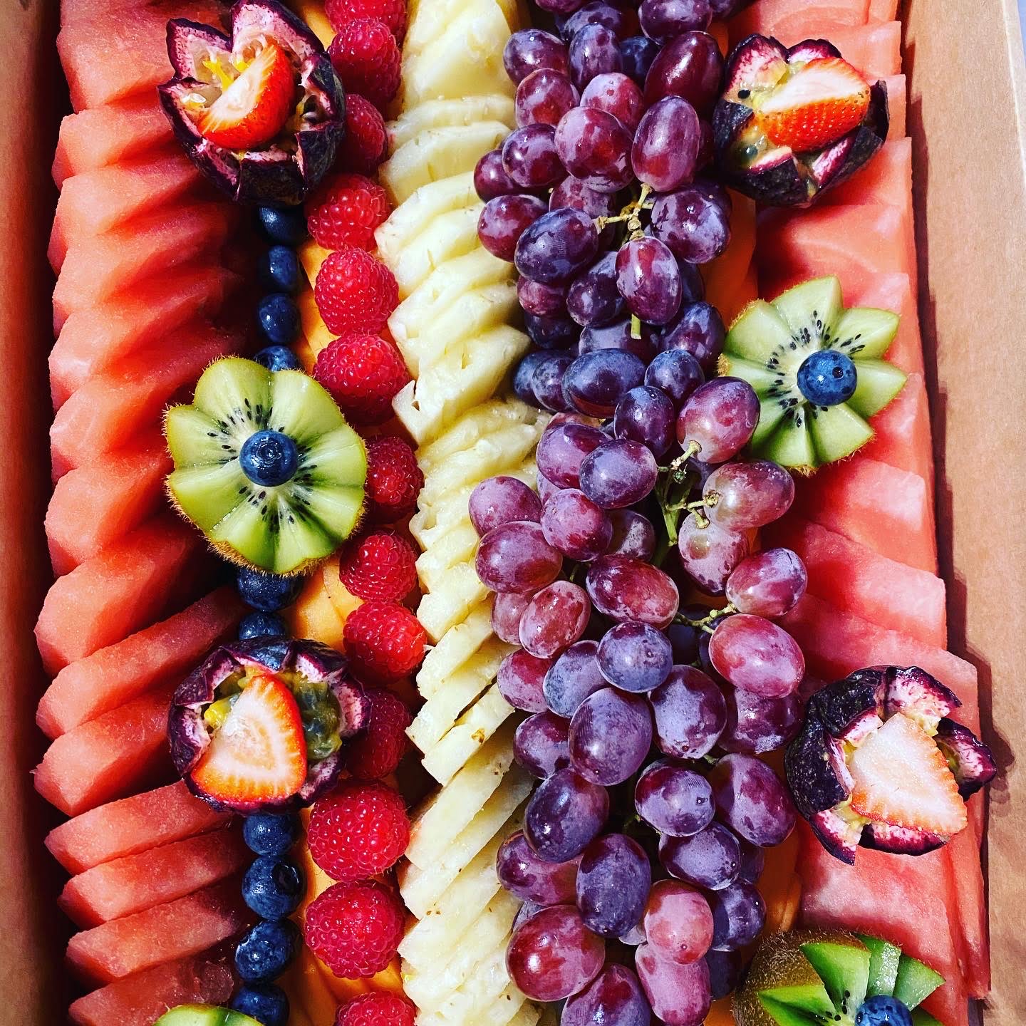 Seasonal Fruits Platter - 8 knots